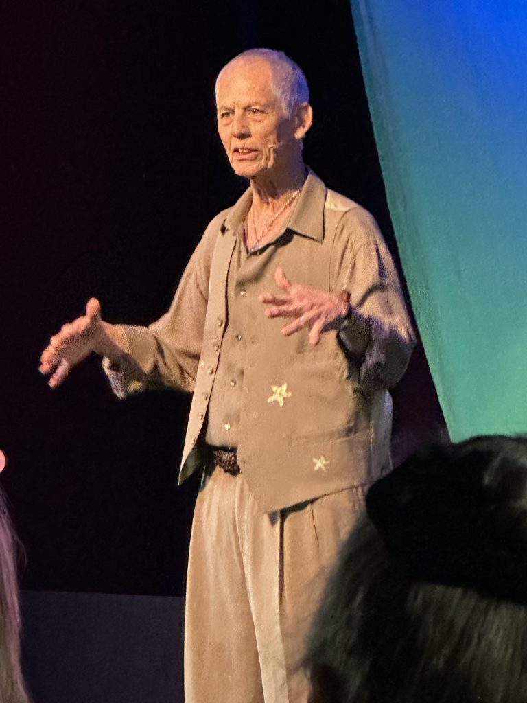 Rudi Harst in an expressive storytelling moment